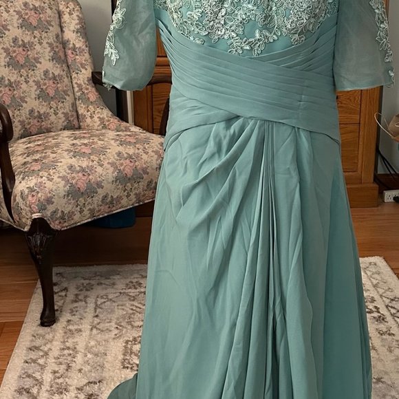 Exquisite Lace Wedding Dress in Soft Blue - Picture 5 of 10